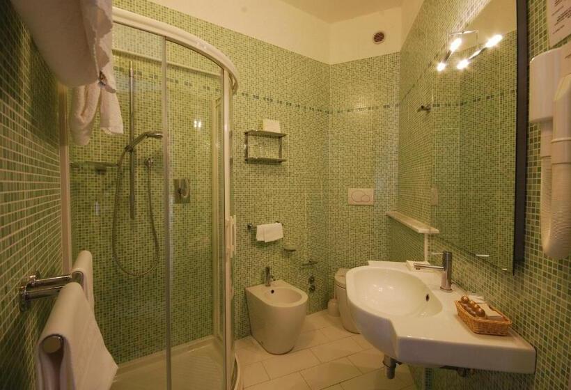Balkonlu 4 kişilik Standart Oda, Bellevue