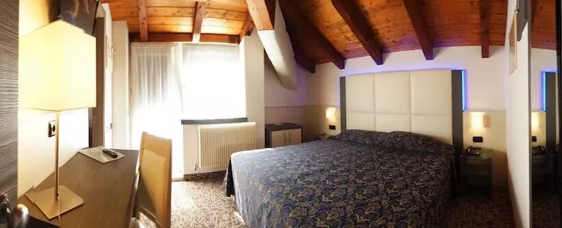 Comfort Kolmen Hengen Huone, Campagnola