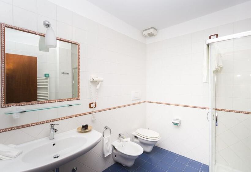 Номер Стандарт Трехместный, Cavaliere