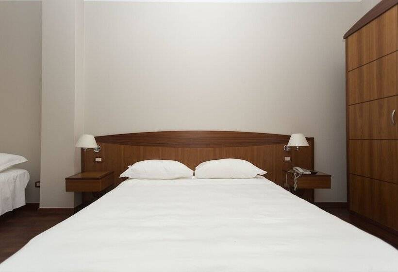 Номер Стандарт Трехместный, Cavaliere