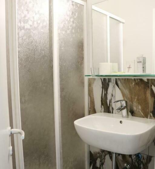 Chambre Standard, Donatello