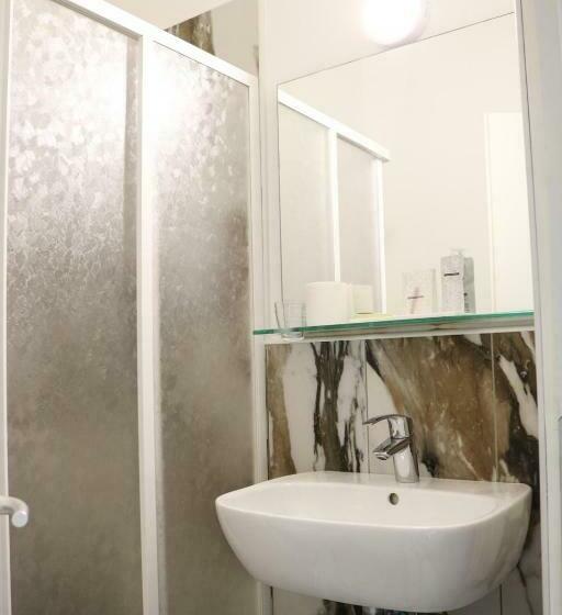 Chambre Standard, Donatello