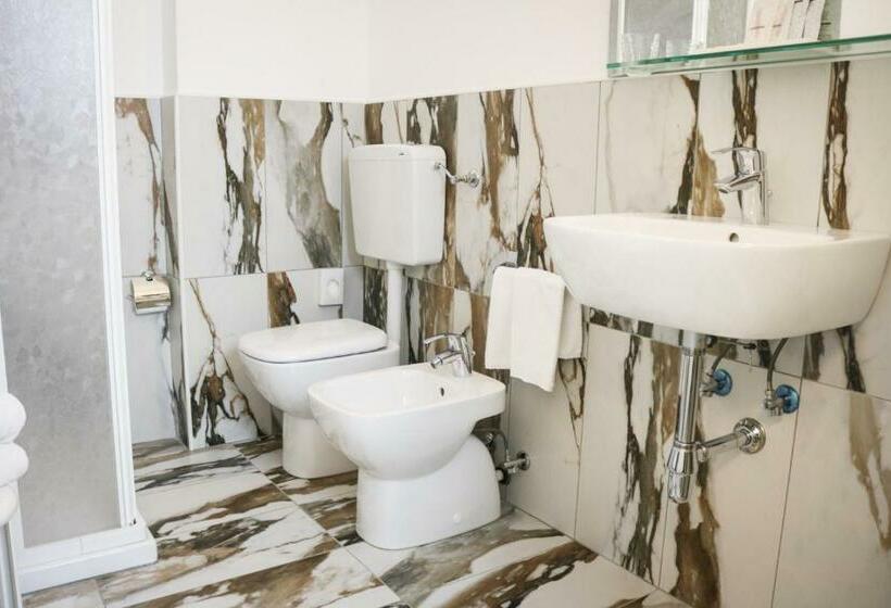 Chambre Standard, Donatello