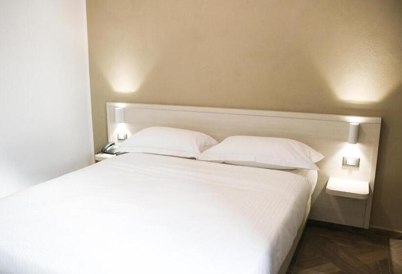 Chambre Standard, Donatello