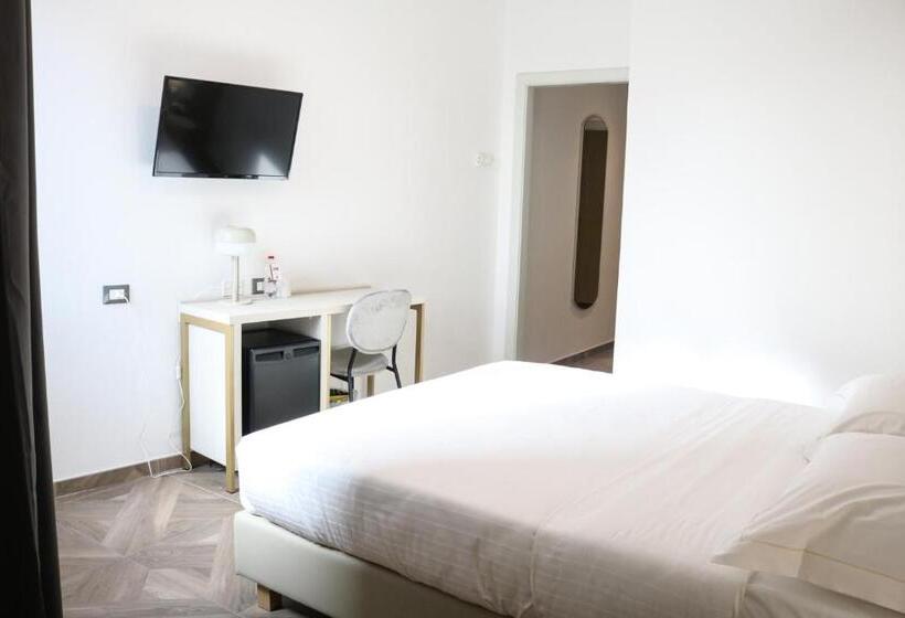 Chambre Standard, Donatello