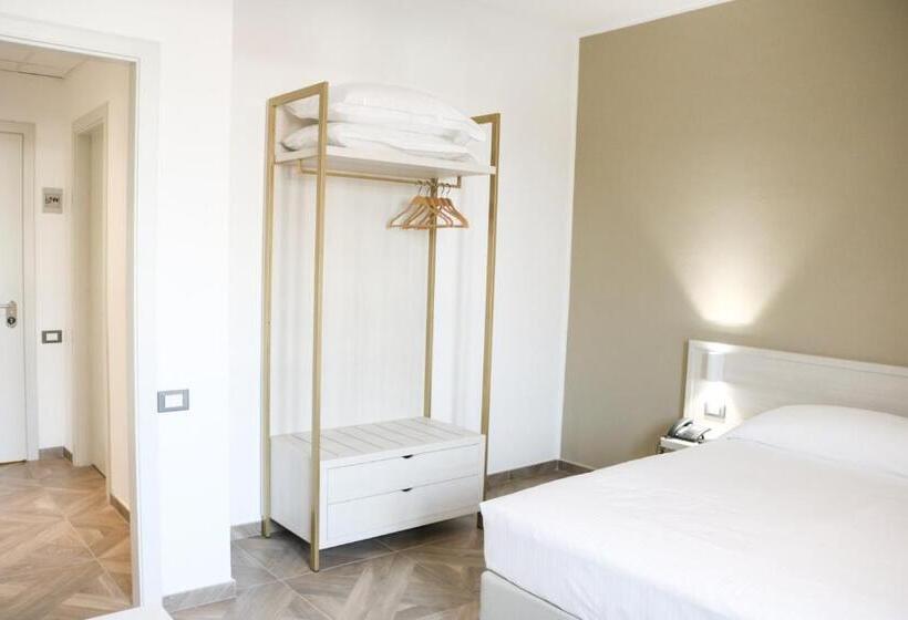 Chambre Standard, Donatello