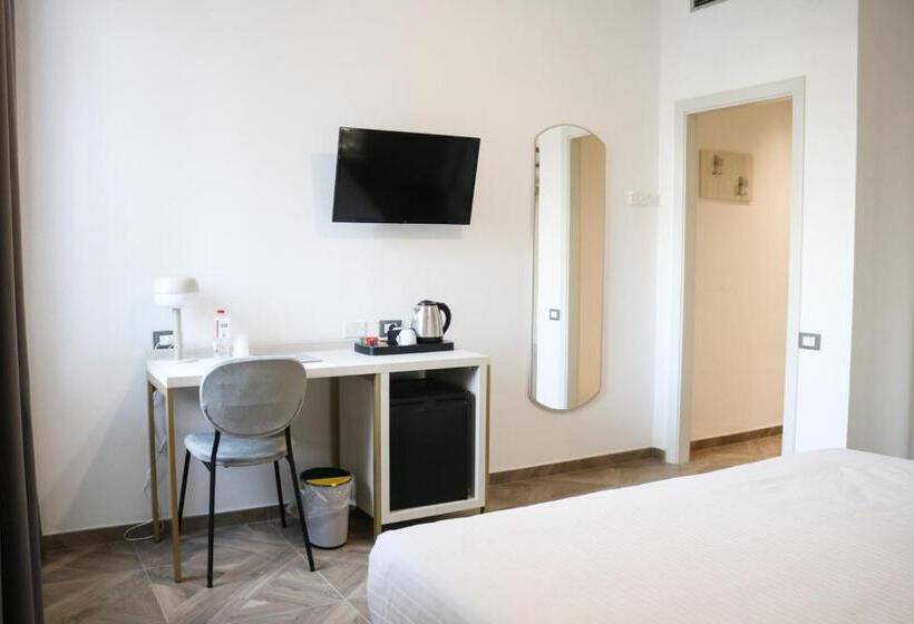 Chambre Standard, Donatello