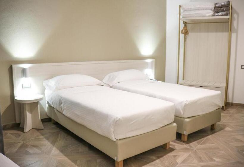 Chambre Triple Standard, Donatello