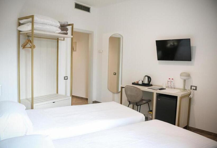 Chambre Triple Standard, Donatello