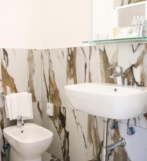 Chambre Triple Standard, Donatello