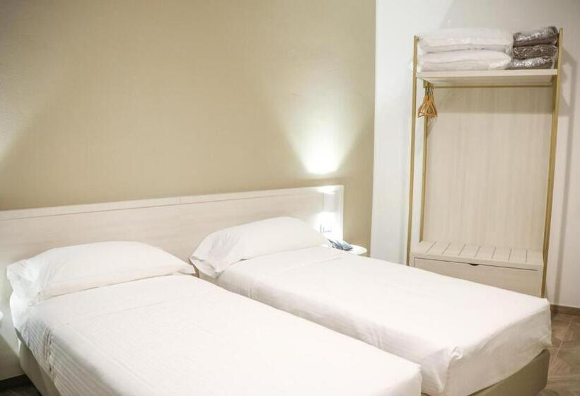 Chambre Triple Standard, Donatello