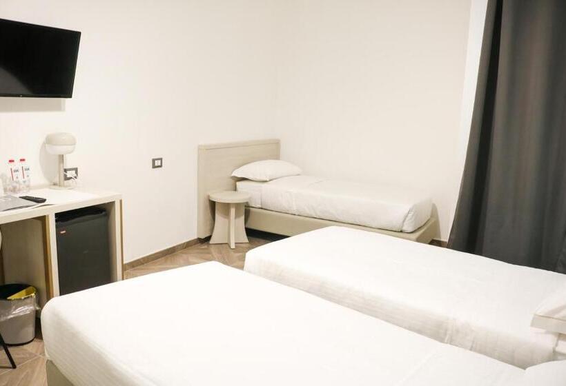 Chambre Triple Standard, Donatello