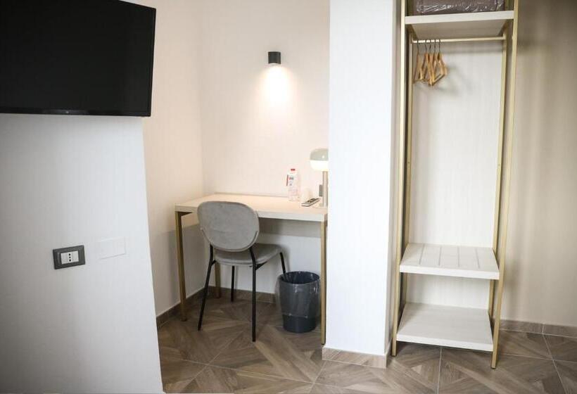 Chambre Familiale, Donatello