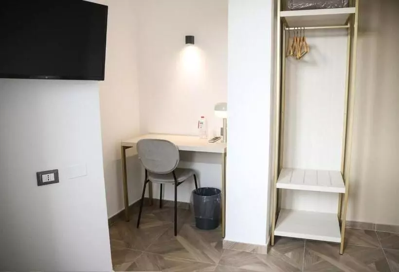 Chambre Familiale, Donatello