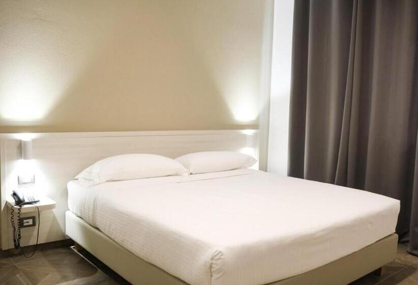 Chambre Familiale, Donatello