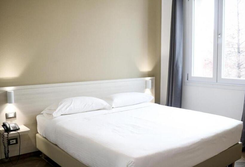 Chambre Familiale, Donatello