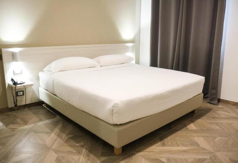 Chambre Familiale, Donatello