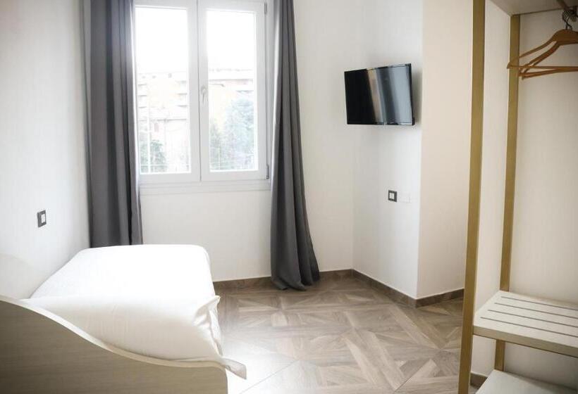 Chambre Familiale, Donatello