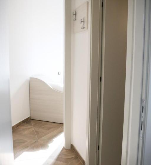 Chambre Familiale, Donatello