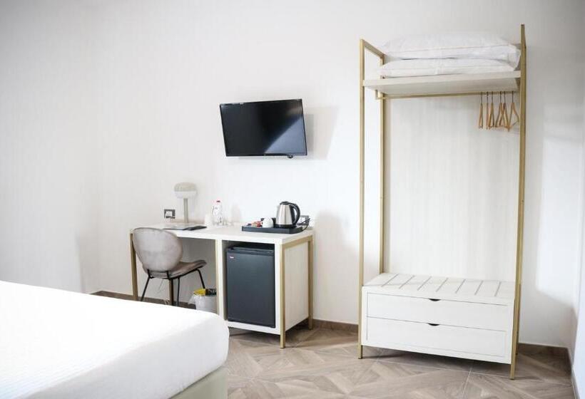 Chambre Familiale, Donatello