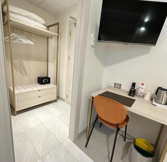 Chambre Deluxe, Donatello