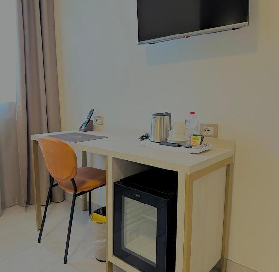 Chambre Deluxe, Donatello