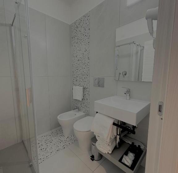 Chambre Deluxe, Donatello