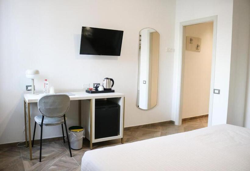 Chambre Standard, Donatello