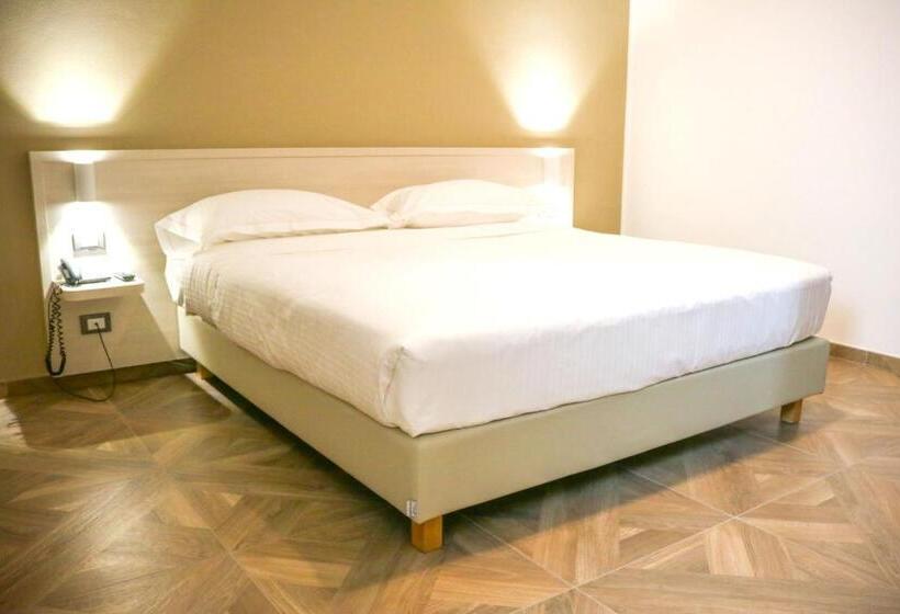 Chambre Standard, Donatello