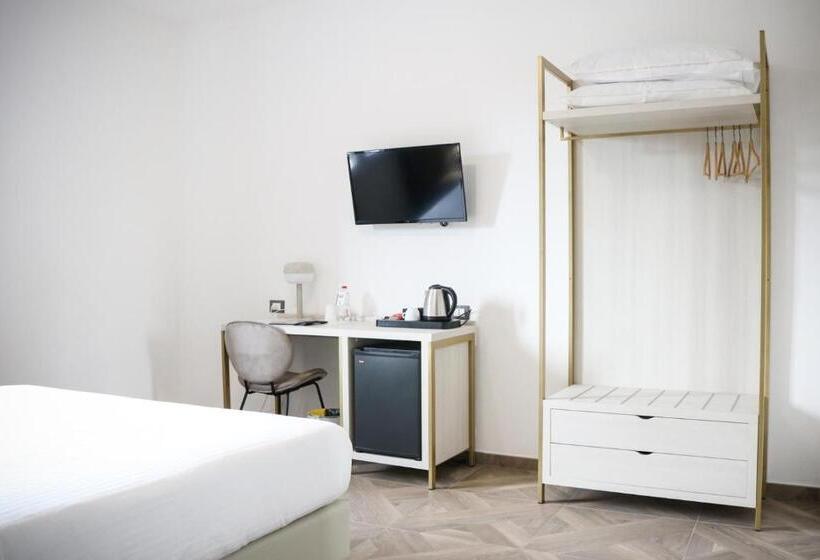 Chambre Familiale, Donatello