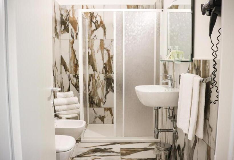 Chambre Familiale, Donatello