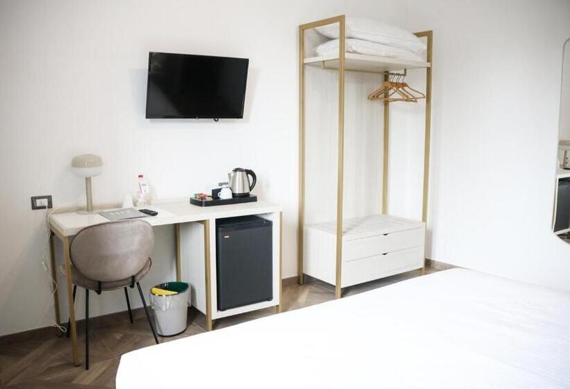 Chambre Familiale, Donatello