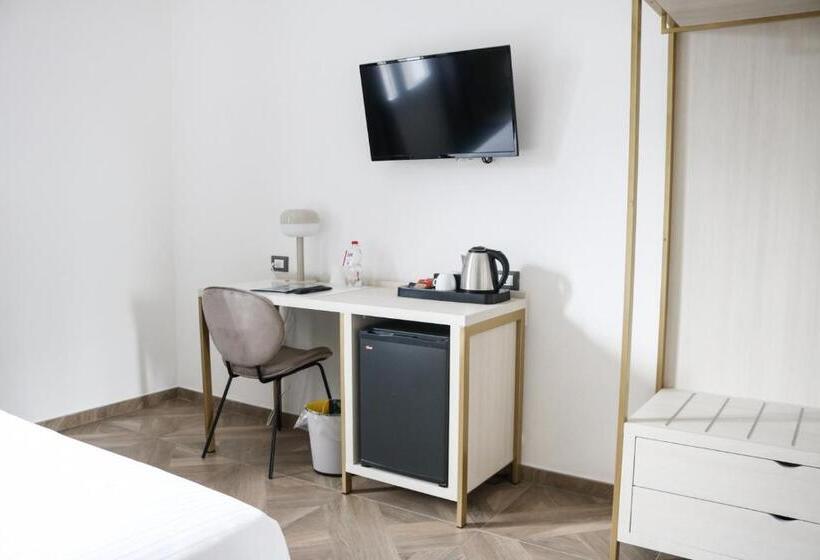 Chambre Familiale, Donatello