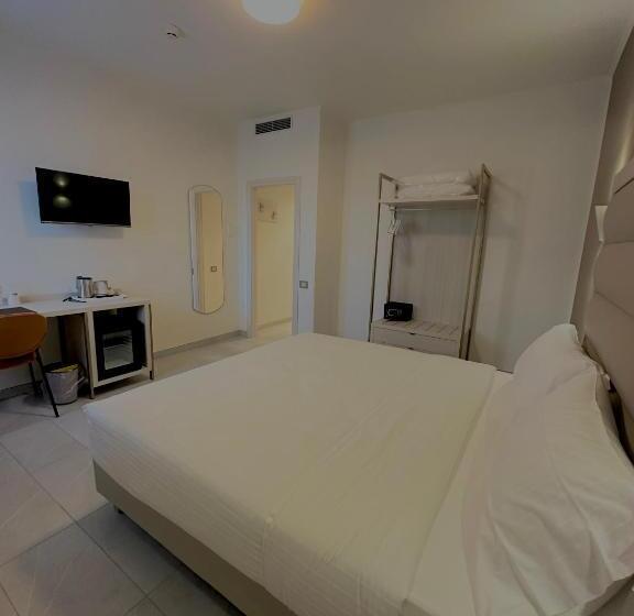 Chambre Deluxe, Donatello