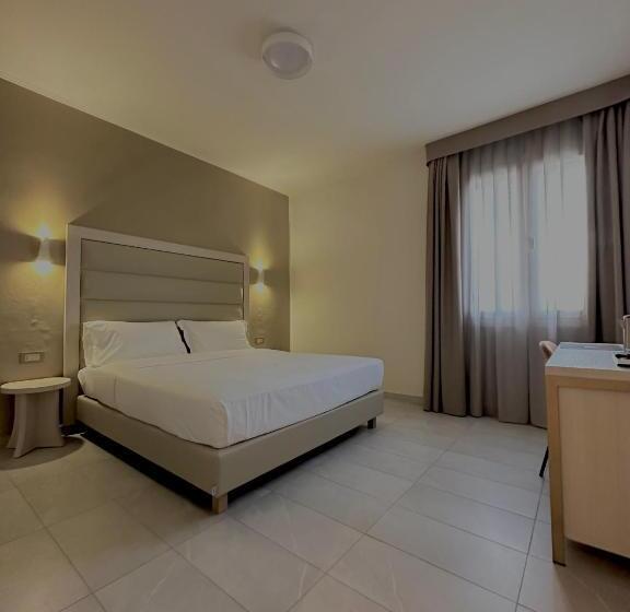 Chambre Deluxe, Donatello