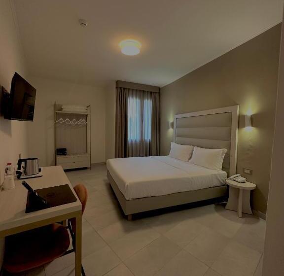 Chambre Standard, Donatello