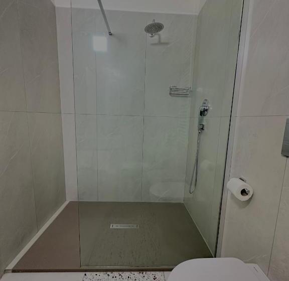 Chambre Standard, Donatello