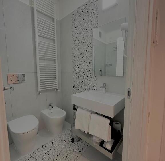 Chambre Standard, Donatello