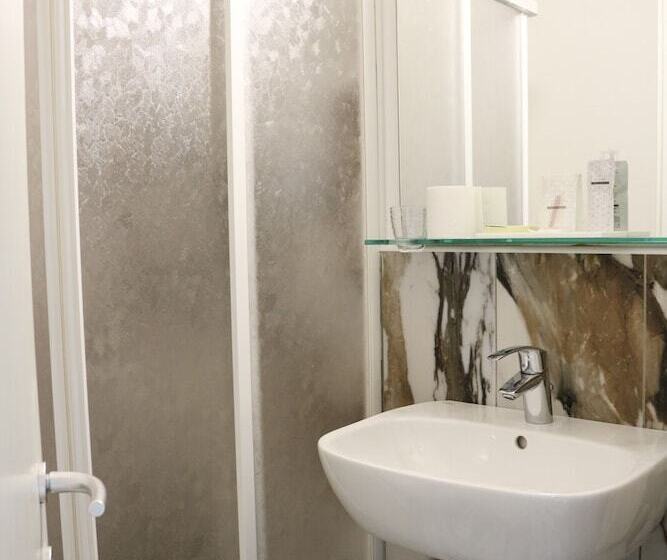 Chambre Standard, Donatello