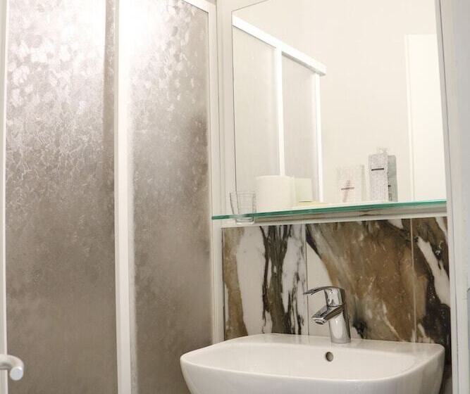 Chambre Standard, Donatello