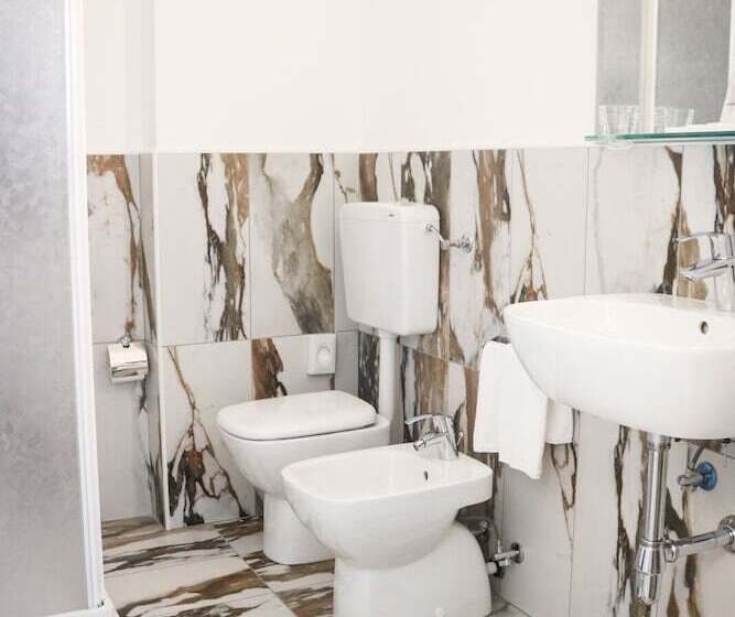 Chambre Standard, Donatello