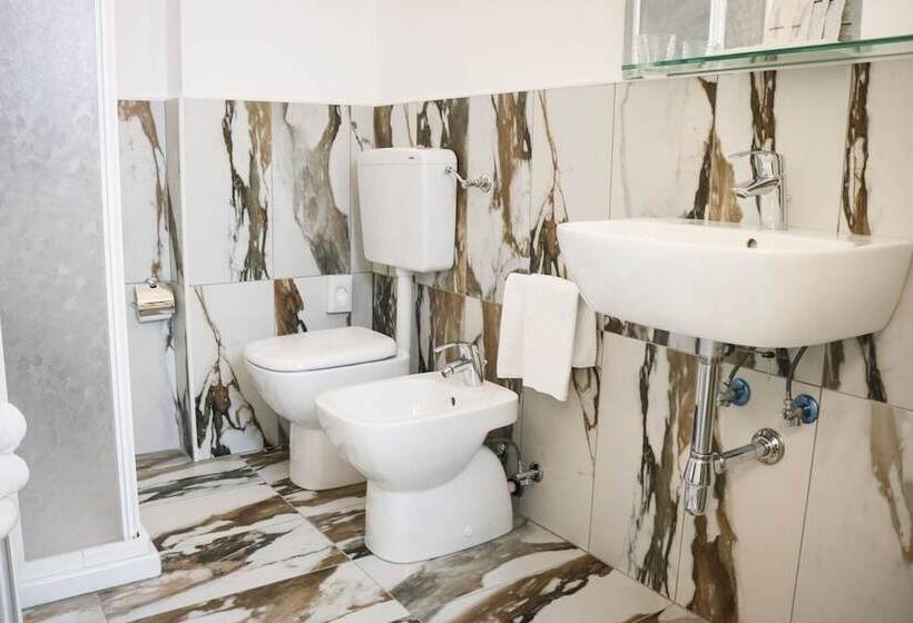 Chambre Standard, Donatello