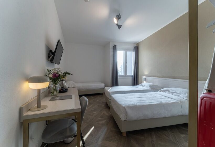 Chambre Triple Standard, Donatello