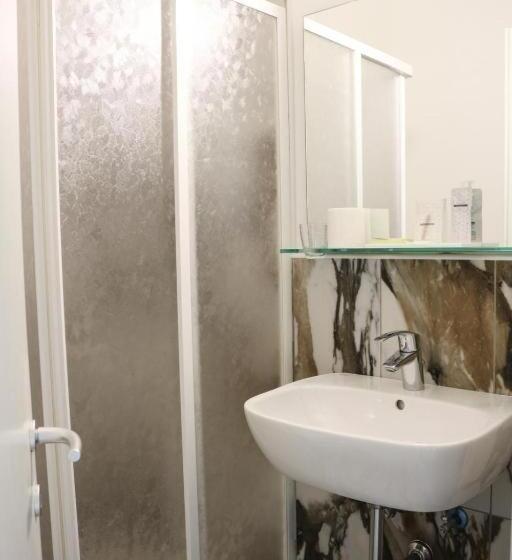 Chambre Standard, Donatello