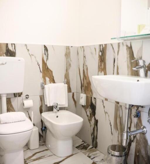 Chambre Standard, Donatello