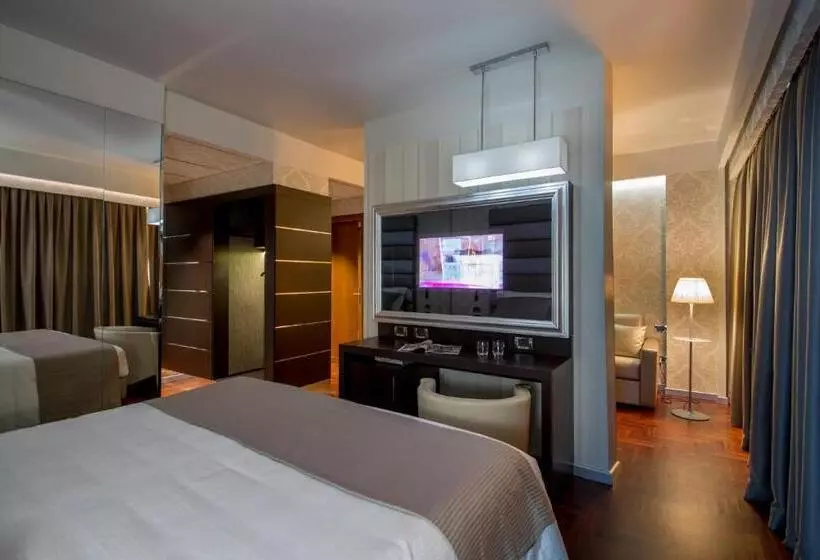 スイート, Enea Hotel Pomezia