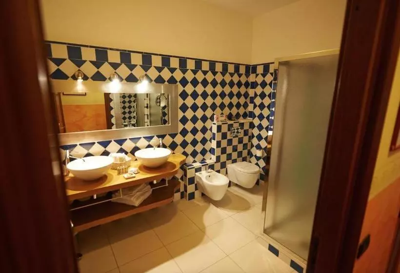 سوییت جونیور با بالکن, Felicin Ristorante Albergo Dimora Storica