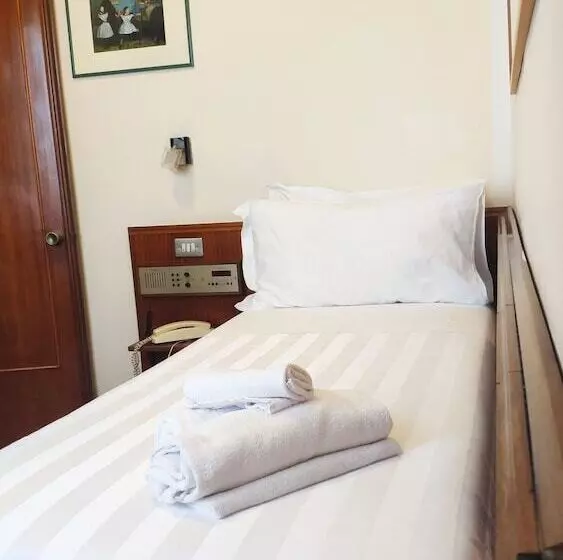 اتاق استاندارد یک نفره, Grand Hotel Duomo