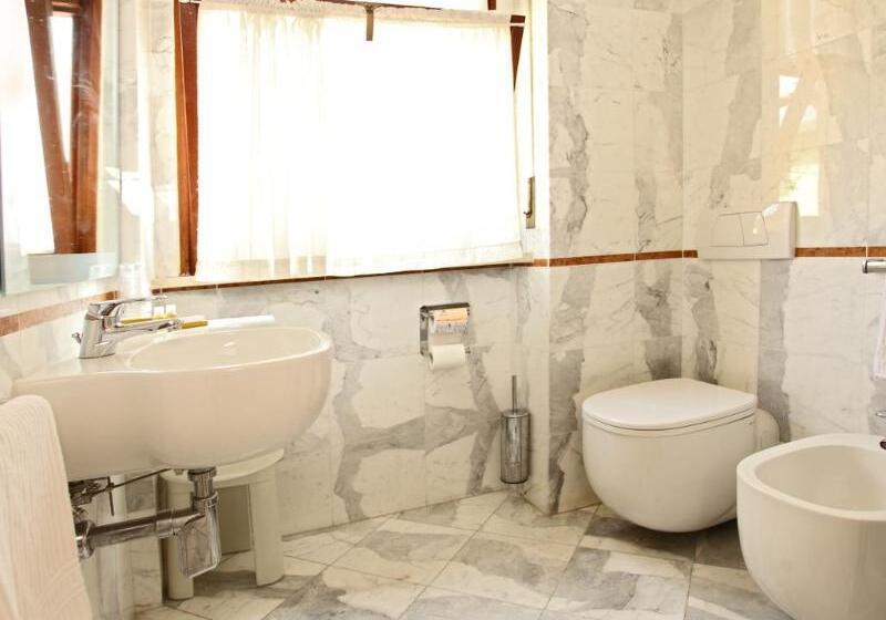 اتاق استاندارد سه نفره, Grand Hotel Duomo