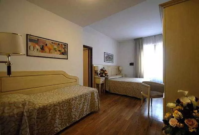اتاق سوپریور سه تخته, Grand Hotel Duomo